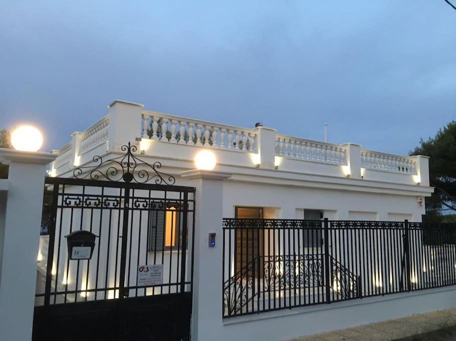 The White House Beach Villa Rafina  Exterior photo