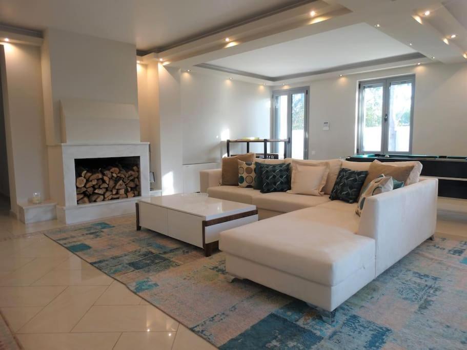 The White House Beach Villa Rafina  Exterior photo
